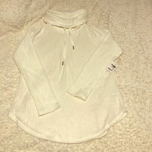 White waffle log sleeve shirt